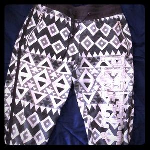 Grip Black/white Bermuda shorts